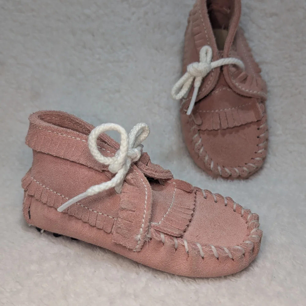 Minnetonka Toddler Size 3 Soft Pink Moccasins Fringe Suede Lace Tie